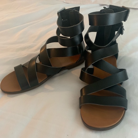 Universal Thread sandals - Picture 1 of 4